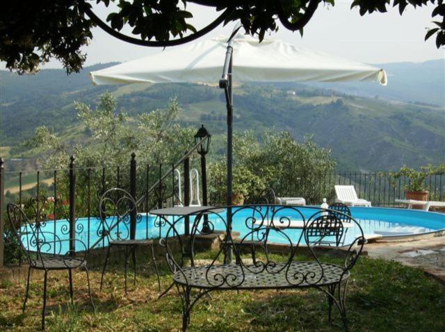 Cascina La Buca Pensionat Castello di Serravalle Exteriör bild