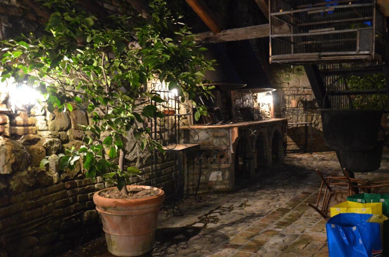 Cascina La Buca Pensionat Castello di Serravalle Exteriör bild
