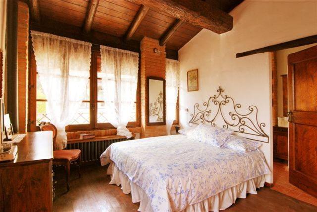 Cascina La Buca Pensionat Castello di Serravalle Exteriör bild