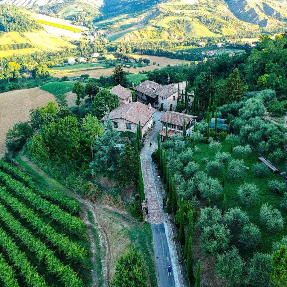 Cascina La Buca Pensionat Castello di Serravalle Exteriör bild