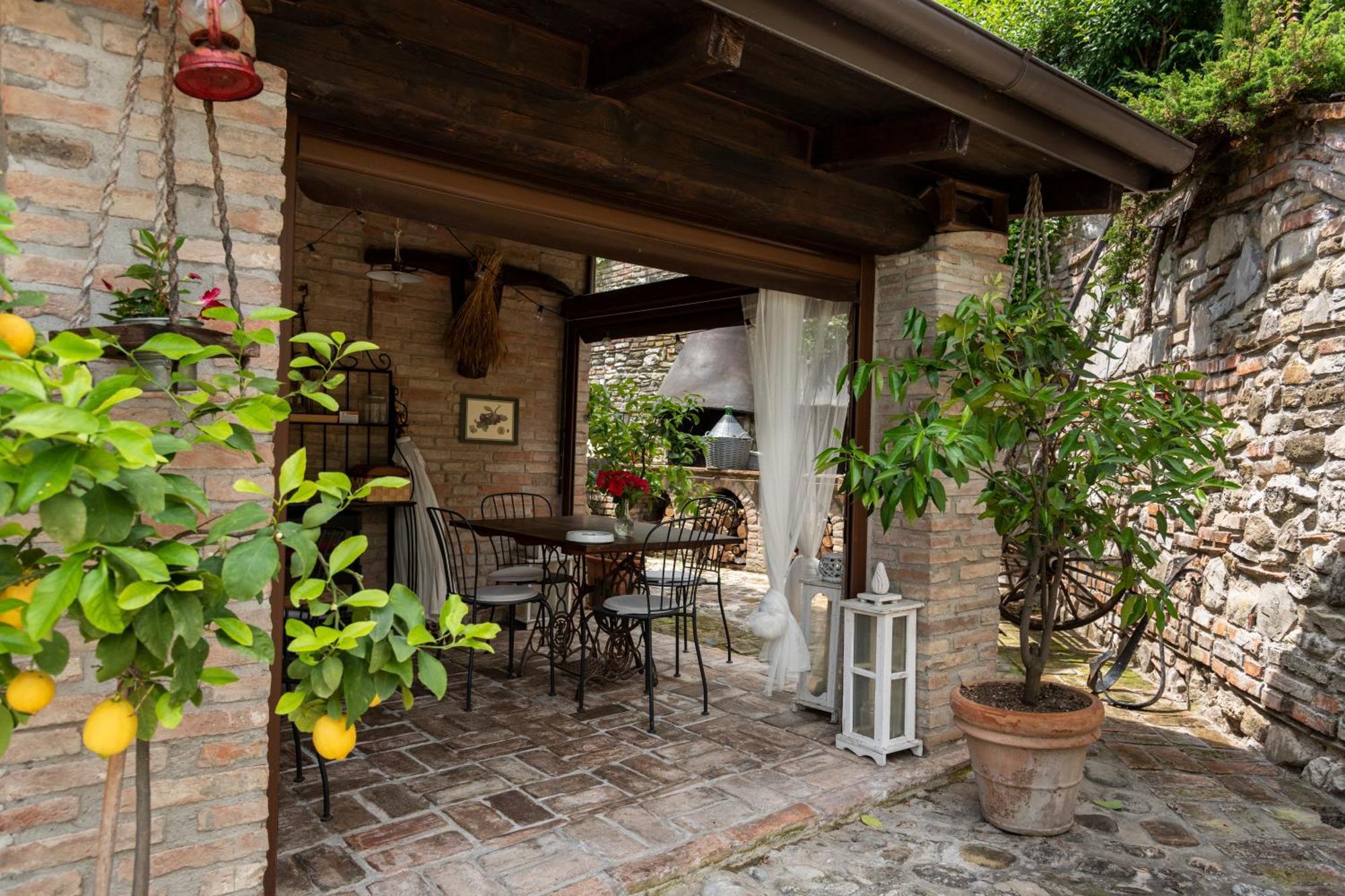 Cascina La Buca Pensionat Castello di Serravalle Exteriör bild