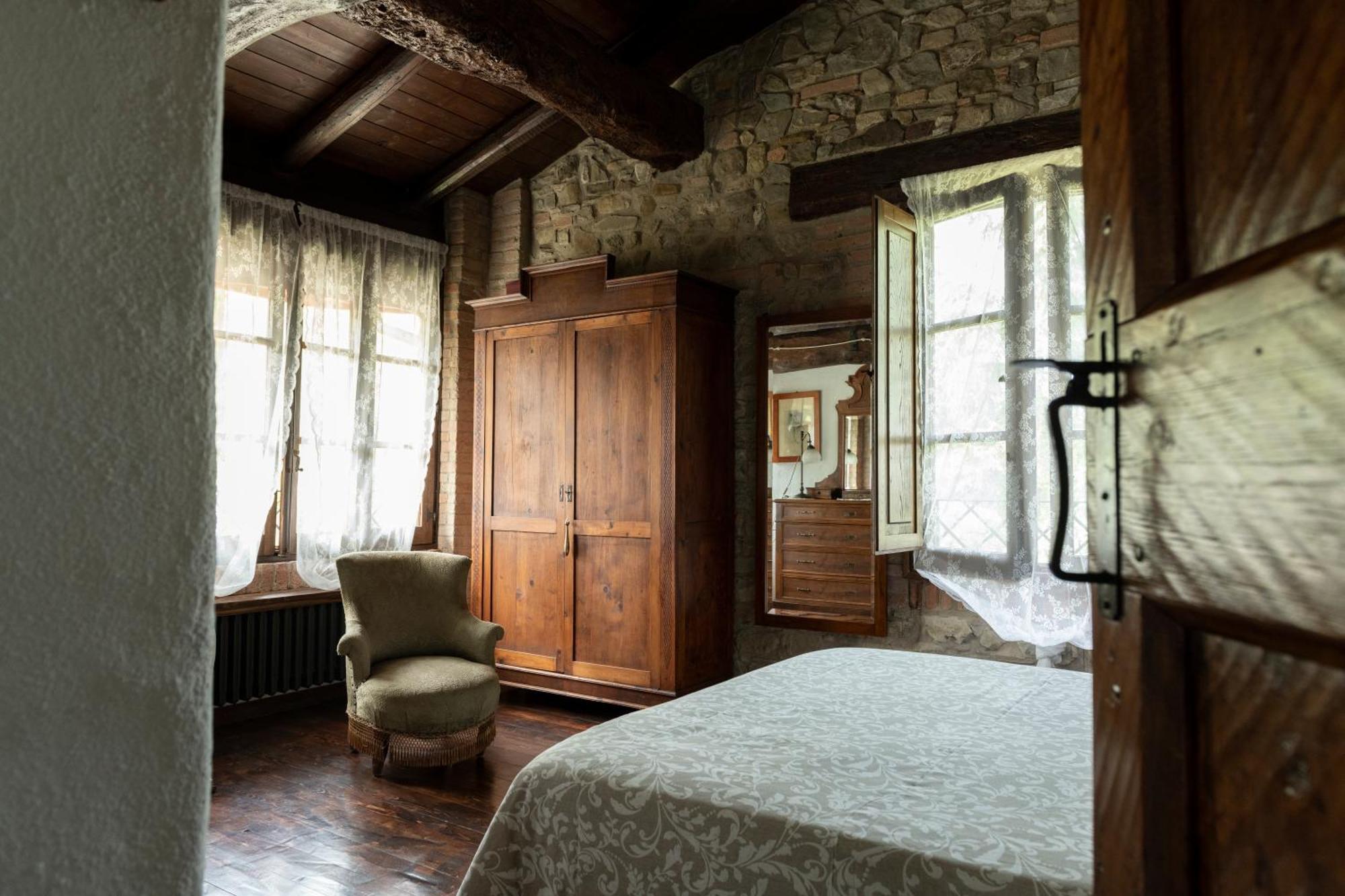 Cascina La Buca Pensionat Castello di Serravalle Exteriör bild