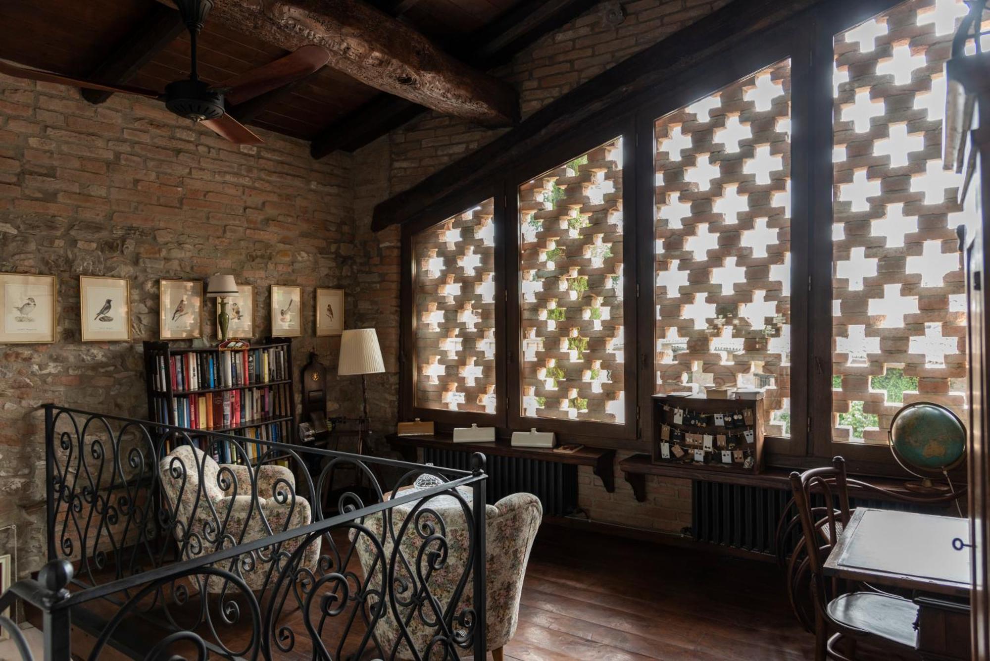 Cascina La Buca Pensionat Castello di Serravalle Exteriör bild