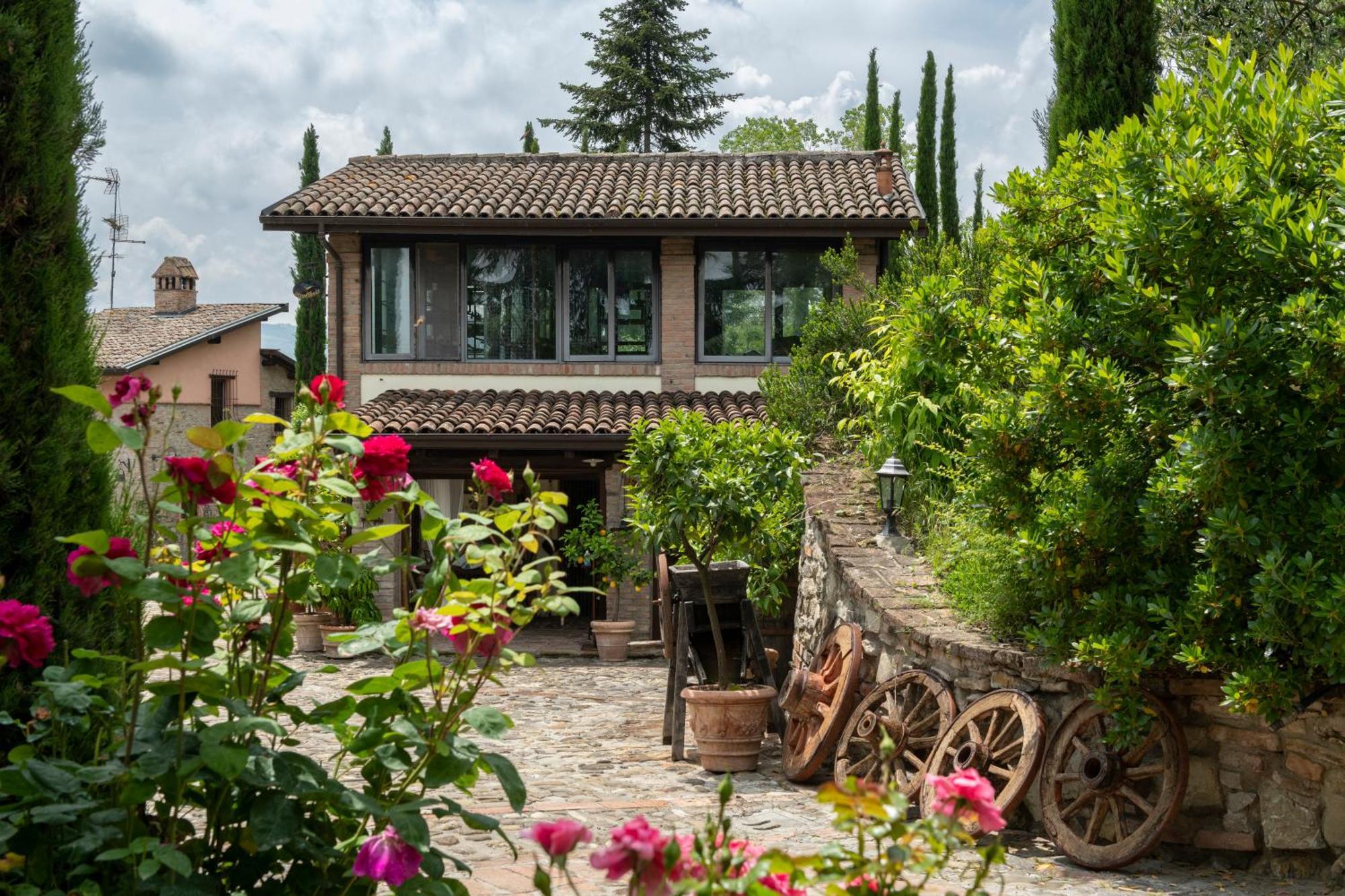 Cascina La Buca Pensionat Castello di Serravalle Exteriör bild