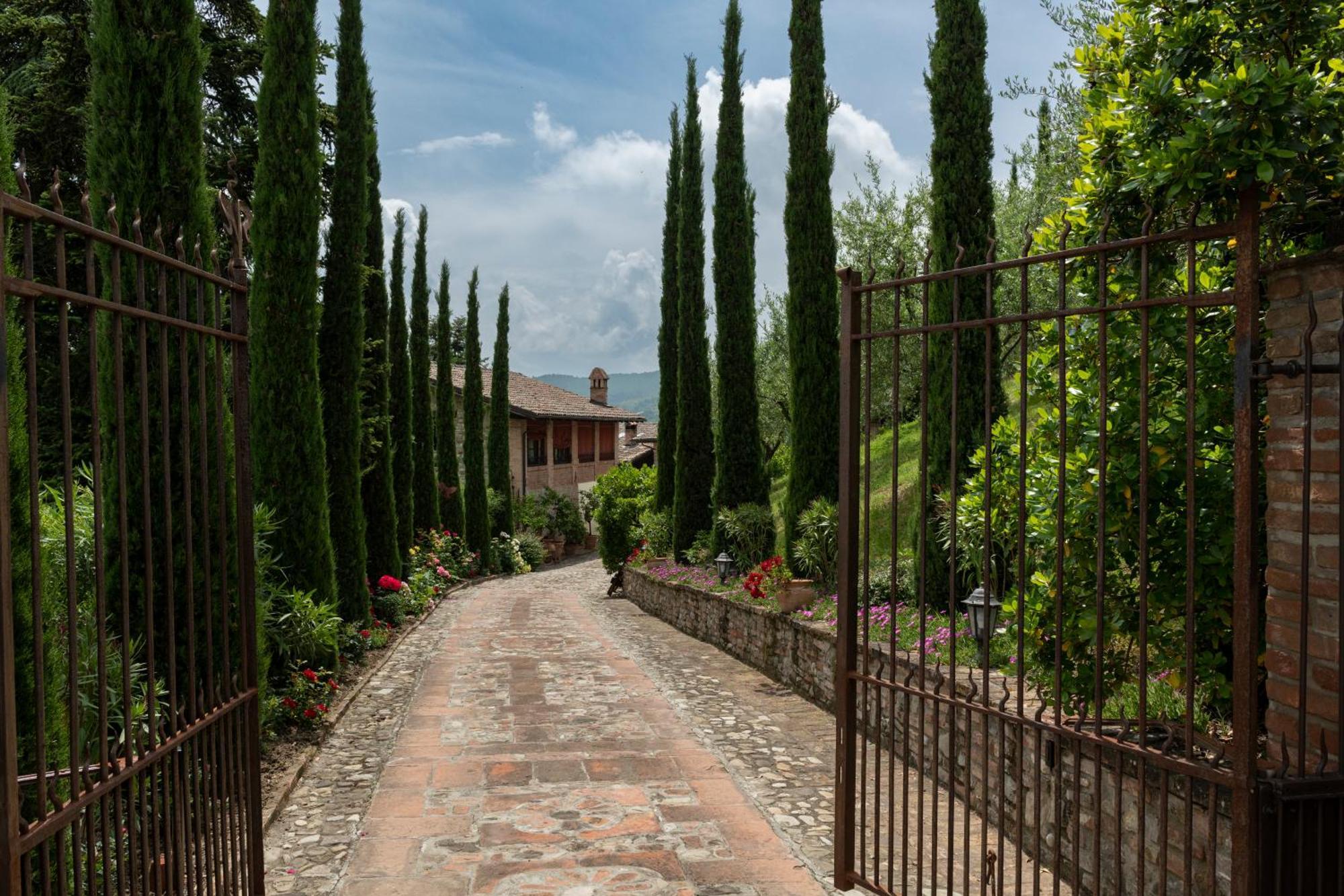 Cascina La Buca Pensionat Castello di Serravalle Exteriör bild